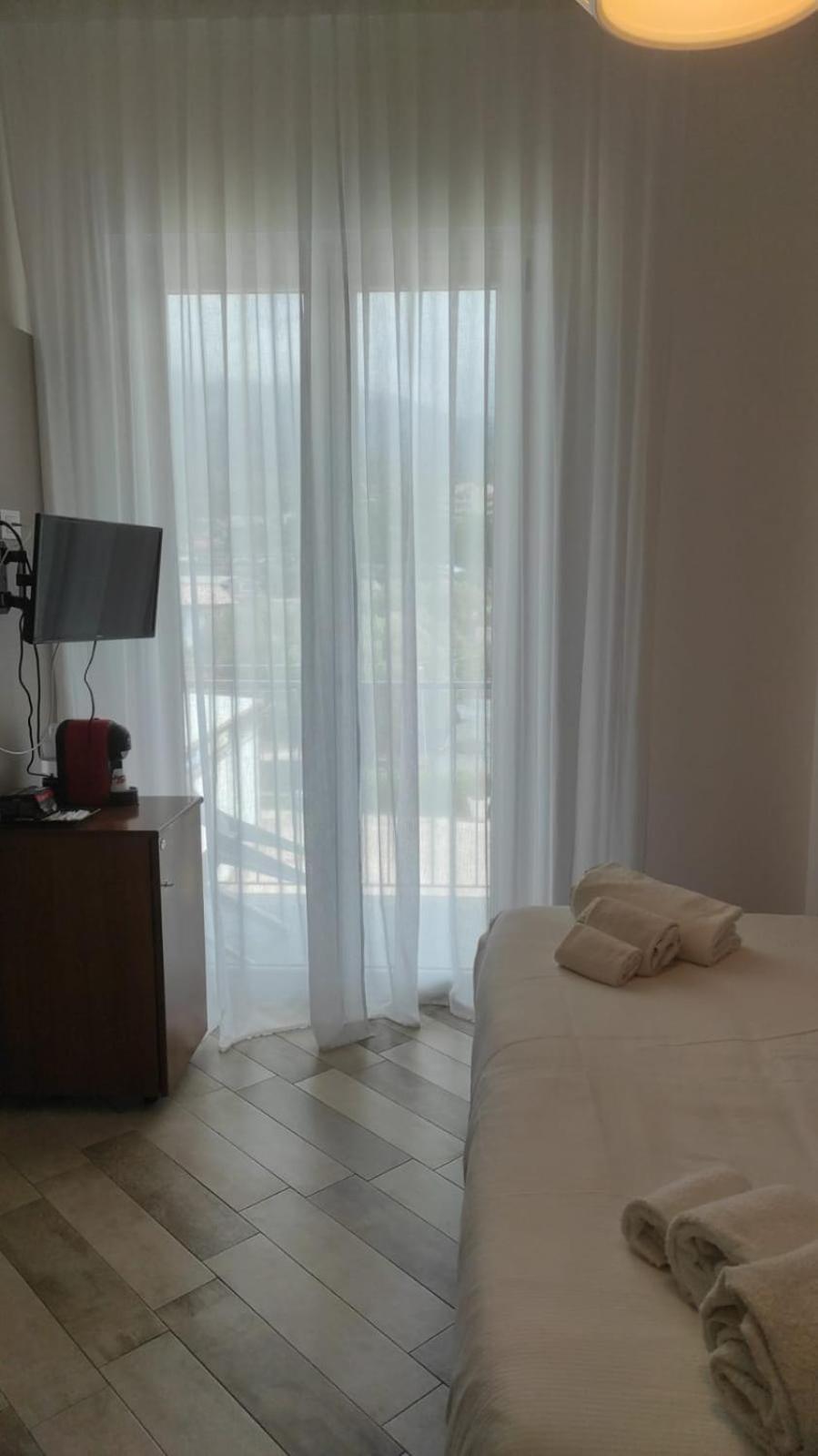 La Perla Del Tirreno Guest House Sapri Kültér fotó